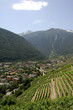 Ville en vallée dans les Alpes