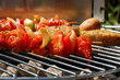 Foto: Grill mit Fleisch und Spießen Grill mit Fleisch und Spießen