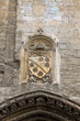 Blason à l'entrée du Palais des Papes à Avignon Blason à l'entrée du Palais des Papes à Avignon