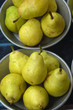étal de poires au marché