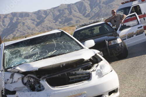 Photo: Police officer arrives at scene of carcrash Police officer arrives at scene of carcrash