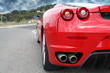 voiture de sport rouge