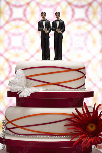 Photo: Groom Figurines on Wedding Cake Groom Figurines on Wedding Cake