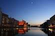 Innenhafen Duisburg  blaue Stunde Wasserspiegelungen