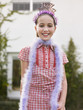 Foto: Portrait of girl 10-12 in tiara and feather boa Portrait of girl 10-12 in tiara and feather boa