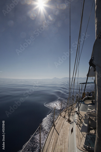 Foto: Mountain shore from sailboat deck Mountain shore from sailboat deck