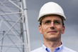 Ingenieur vor Stahlkonstruktion