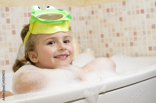 Foto: Cute girl playing in foam Cute girl playing in foam