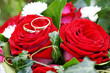 Alliance sur rose mariage