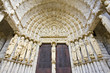 france,chartres,cathédrâle : touristes et portail nord france,chartres,cathédrâle : touristes et portail nord