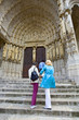 france; chartres; cathédrâle : touristes au portail nord france; chartres; cathédrâle : touristes au portail nord