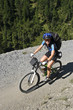 Frau beim biken