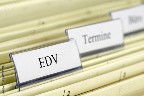 Close-up hanging files "IT" / Hängeregister EDV