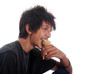 Ado joyeux mangeant une glace