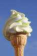 Softeis in der Waffel (2)