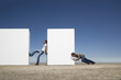 Foto: Man pushing two walls apart outdoors with adversary Man pushing two walls apart outdoors with adversary