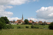Dorf und Weinberge