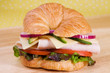Photo en ligne au meilleur prix Turkey Croissant Sandwich