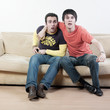 hommes amis et surprise