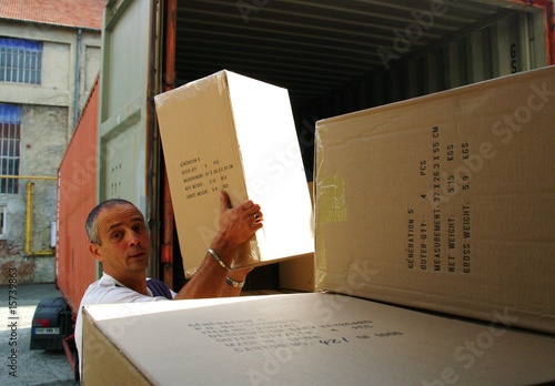 Photo : manutention de cartons manutention de cartons
