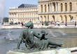 Statue de femme et bassin à Versailles Statue de femme et bassin à Versailles