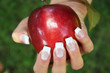 Roter Apfel in der Hand