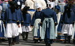 enfants en costume breton traditionnel