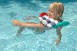 Foto: junger Rückenschwimmer junger Rückenschwimmer