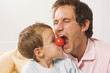 Foto: Father and son (4-5), fooling about, boy with clown nose Father and son (4-5), fooling about, boy with clown nose
