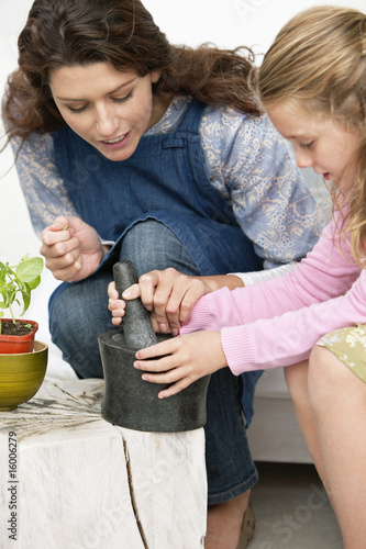 Photo: Women and her daughter with a mortar and pestle Women and her daughter with a mortar and pestle
