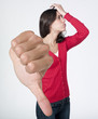 jeune fille pull rouge négatif