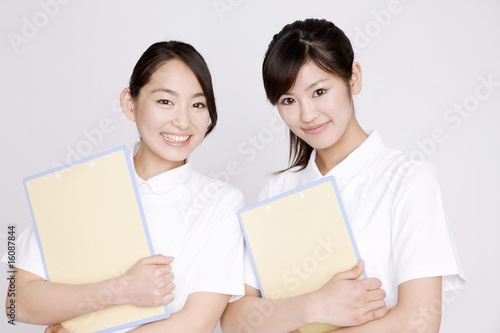 Photo: 看護師女性2人のポートレート 看護師女性2人のポートレート