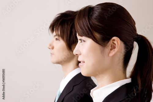 面接を受ける男女