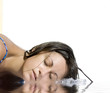 donna sdraiata nell'acqua