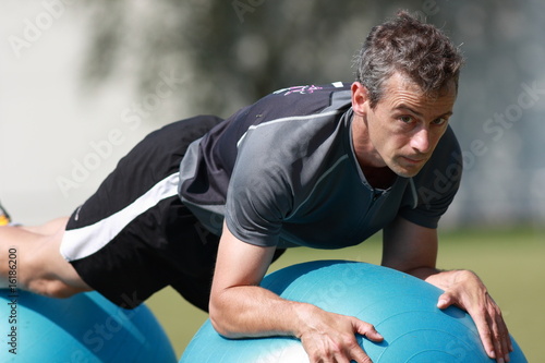 Foto: Athletiktraining mit dem Pezziball Athletiktraining mit dem Pezziball