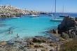 Embarcations sur eaux turquoises