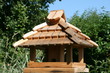 Vogelhaus im Sommergarten Vogelhaus im Sommergarten