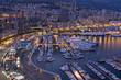 Yachten im Hafen Port Hercule von Monaco bei Nacht Yachten im Hafen Port Hercule von Monaco bei Nacht