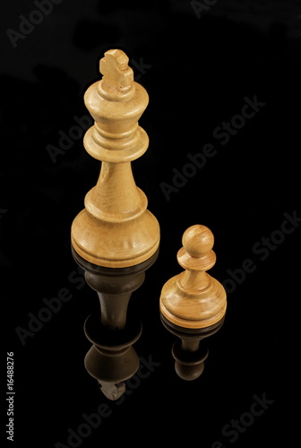 Photo: Le roi et son pion Le roi et son pion