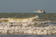 Chalutier au large de la plage de Berck-sur-mer (Côte d'Opale) Chalutier au large de la plage de Berck-sur-mer (Côte d'Opale)