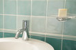 Waschbecken, Armatur und Seife