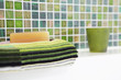 Im Badezimmer – Seife auf Handtuch