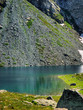 Lago Azzurro tra le montagna