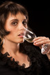 Foto: Attractive young woman drinking champagne Attractive young woman drinking champagne