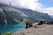 Sieste devant le lac