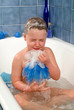 bambino che fa il bagno