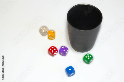 Foto: Dice and a glass on white Dice and a glass on white