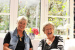 Zwei Seniorinnen auf dem Sofa III Zwei Seniorinnen auf dem Sofa III