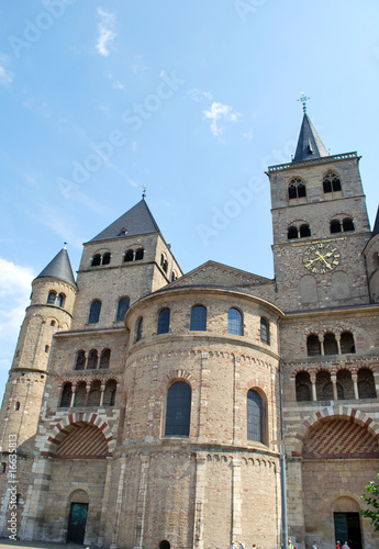 Entrée de la cathédrale Saint-Pierre à Trèves