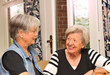 Zwei Seniorinnen im Gespräch II Zwei Seniorinnen im Gespräch II